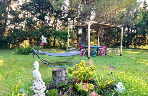 Trebes Villa | Villa 110m2, 7 pers, Jacuzzi , 3 chambres, terrain clos et arboré 2500m2