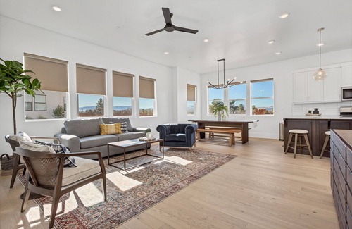 Bloomington Condo | Villa 19 -Luxury Villa Pool and Hot Tub, Pickleball