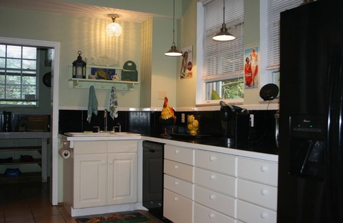 Downtown Villa | Villa 3 Bedrooms/3 bathrooms/close to everything/off st prking/Old Town/Whitehd