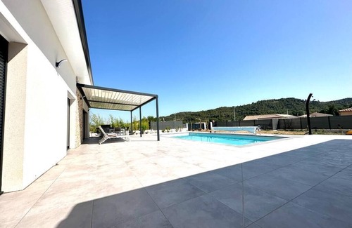 Cessenon-sur-Orb Villa | Villa 8 People Swimming Pool Pétanque BBQ