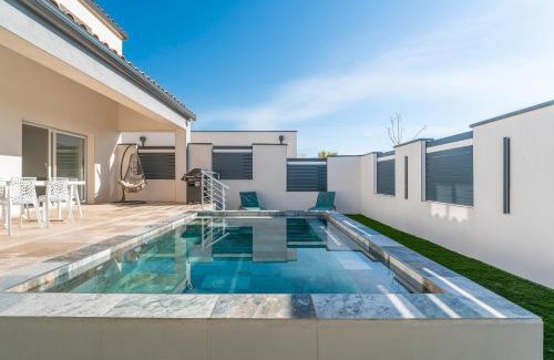 Saint-Genies-de-Malgoires House | Villa avec piscine extérieur