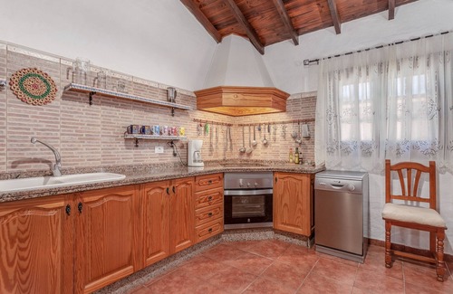 Puerto del Rosario Villa | Villa "Abraham" with Mountain View, Wi-Fi, Pool & Terrace