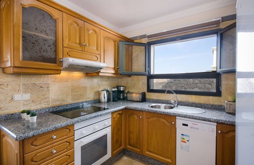 Playa Blanca Villa | Villa "Aguamarina 4" with Pool, Terrace, Balcony, Garden and Wi-Fi