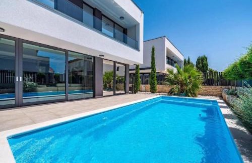 Banjol Villa | Villa Alpha & Omega