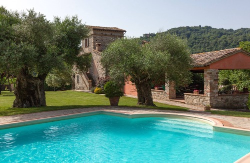 Acqua Loreto Villa | VILLA ALTEA. Large groups, family friendly, large park and jet stream pool