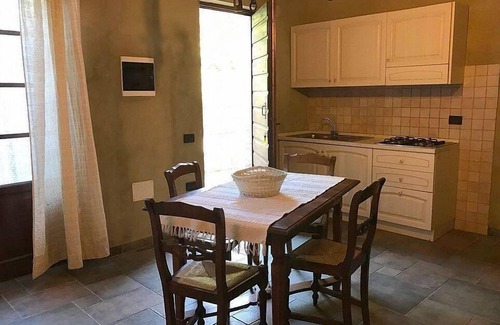 Massa Marittima House | Villa Amarena E: A graceful apartment in the characteristic style of the Tuscan countryside, with Free WI-FI.