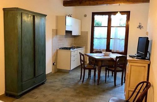 Massa Marittima House | Villa Amarena M: A graceful studio apartment in the characteristic style of the Tuscan countryside, with Free WI-FI.