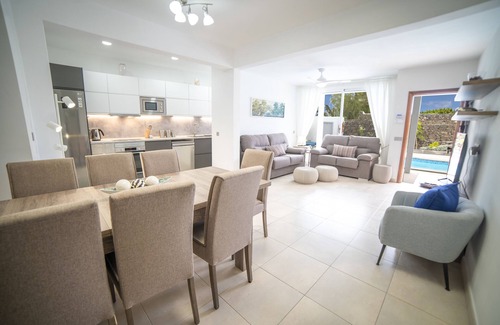 Los Mojones Villa | Villa Ananda PDC, 4 bedrooms En-suite free AC, heated pool & Jacuzzi