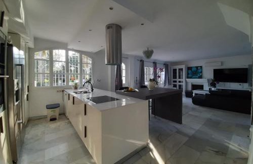 New Golden Mile Villa | Villa Aqua prívate six suite bedrooms with large pool