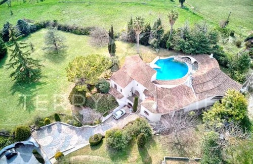 Le Plan-de-Grasse Villa | Villa avec piscine ,tennis et chambres climatisés