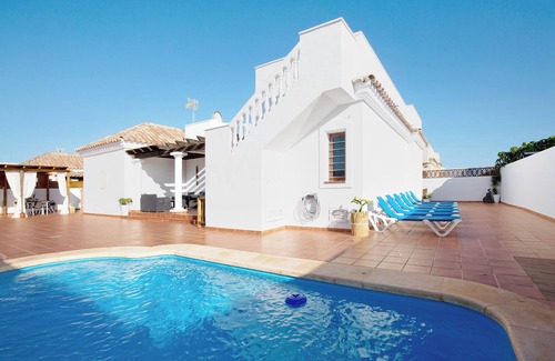Corralejo Villa | Villa "Baobab" with Mountain View, Pool & Wi-Fi