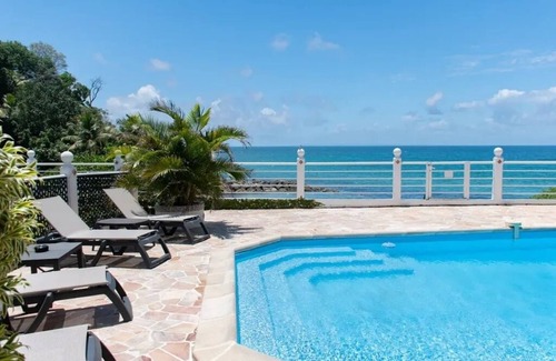 Dampierre Villa | Villa Baya "les Pieds Dans L'eau"