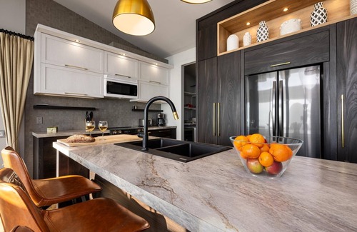 Les Eboulements Ski Chalet | Villa Bella 209: River Views, Luxe Retreat, Spa