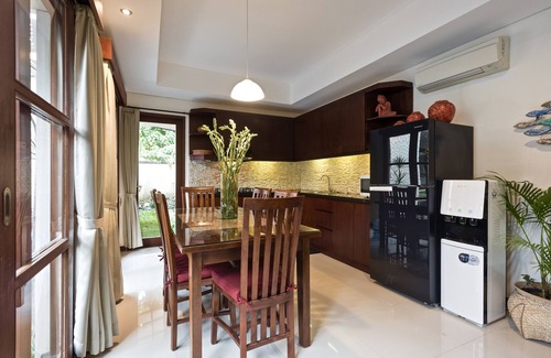 Sanur Villa | VILLA BETUTU 3 BDRM BEACHSIDE WITH POOL, SHORT WALK TO BEACH