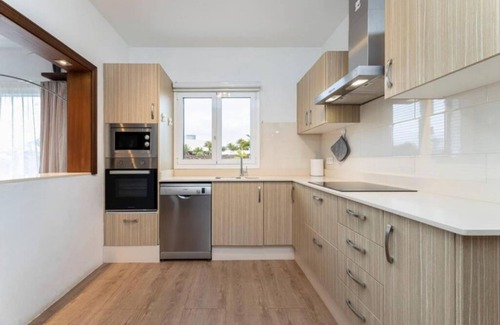 Puerto Calero Villa | Villa Bianca - Sol, Lava y mar