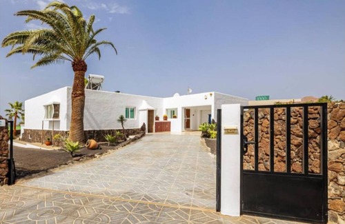 Puerto Calero Villa | Villa Bianca - Sol, Lava y mar