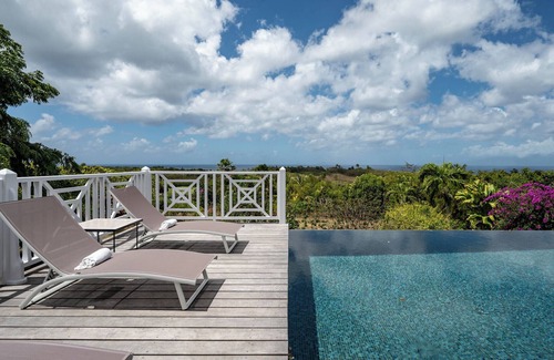 Grand-Bourg Villa | Villa Blanche with magnificent sea views and infinity pool at your disposal