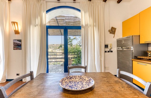 Castro Marina Apartment | Villa 'Blu La Cambusa' with Shared Pool, Wi-Fi and Air Conditioning