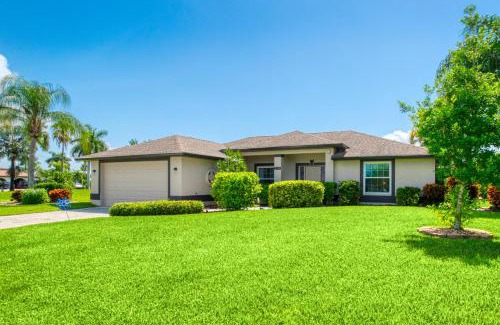 Caloosahatchee Villa | VILLA BOATERS DREAM - 3 BEDS 2 BATHS - 8 GUESTS - GULF ACCESS & POOL/SPA - INCL.10% OFF BOAT RENTAL