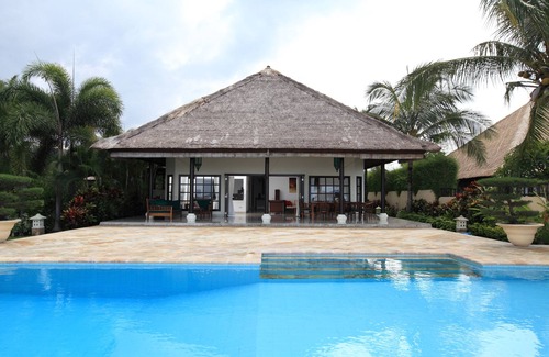 Dencarik Villa | Villa Bunga Melati - Bali Holiday Villa at the beach
