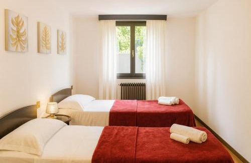 Lignano Pineta Villa | Villa by the Sea and Pool