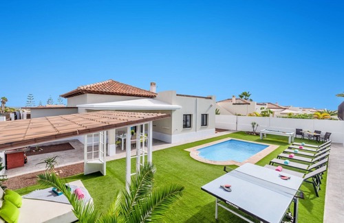 Caleta de Fuste Villa | Villa Caleta Del Sol by Villa Plus