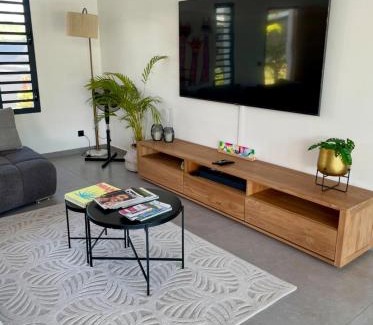 Damencourt Villa | Villa CANELLE FWI 4 Étoiles piscine jacuzzi beach surf