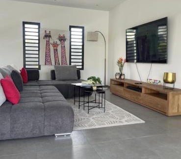 Damencourt Villa | Villa CANELLE FWI 4 Étoiles piscine jacuzzi beach surf