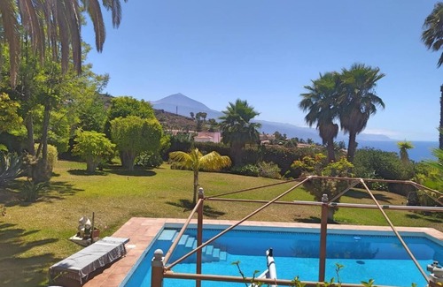 Sauzal Villa | Villa Carioca - with private pool, marvelous garden and amazing ocean view