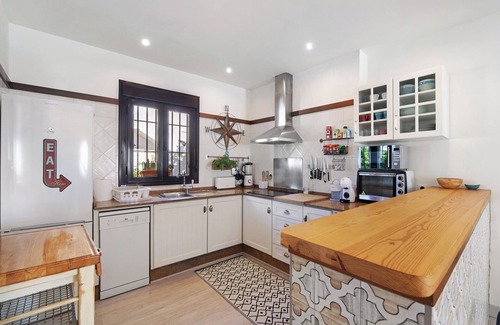 Conil de la Frontera House | Villa 'Casa Dos Mares' with Private Pool, Private Terrace and Wi-Fi