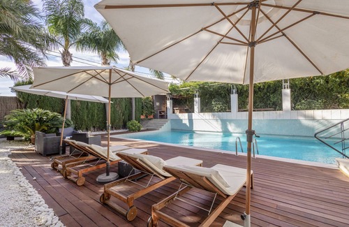 Masnou Villa | Villa 'Cela' with Sea View, Wi-Fi and Air Conditioning