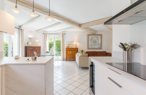 Manosque Villa | Villa 'Chez Dominique' with Private Pool, Private Terrace and Wi-Fi