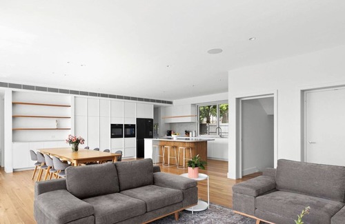Clontarf House | Villa Clontarf, Minutes to Manly