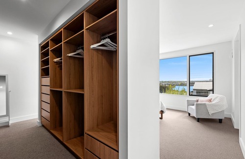 Clontarf House | Villa Clontarf, Minutes to Manly