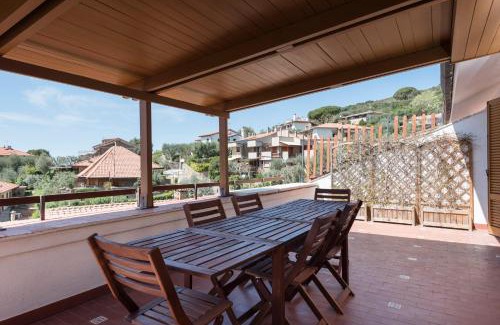 Castiglione della Pescaia Apartment | Villa con Terrazza Vista Mare