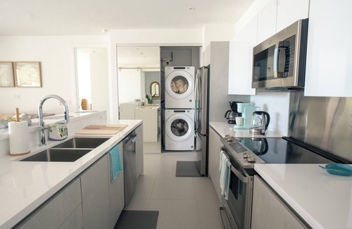 Indigo Bay Condo | 𓆉Villa Coasta: Modern 2BR with Private Pool in Indigo Bay