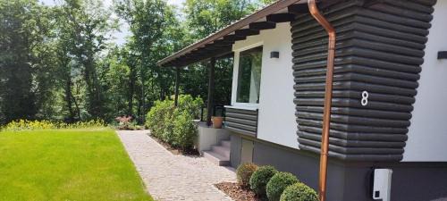 Scheid House | Villa Collina, freistehendes Haus mit Garten und Seezugang
