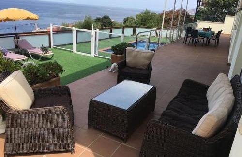 Llanca Villa | Villa con aire acondicionado, piscina climatizada y vistas al mar