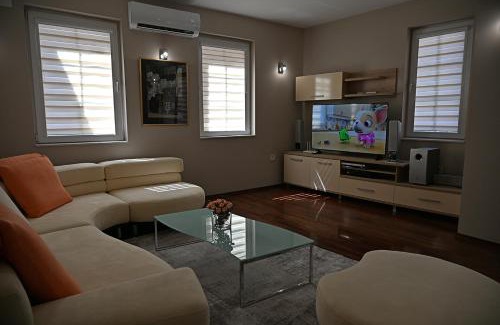 Bitola House | Villa Continental