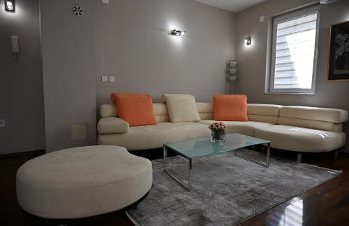 Bitola House | Villa Continental