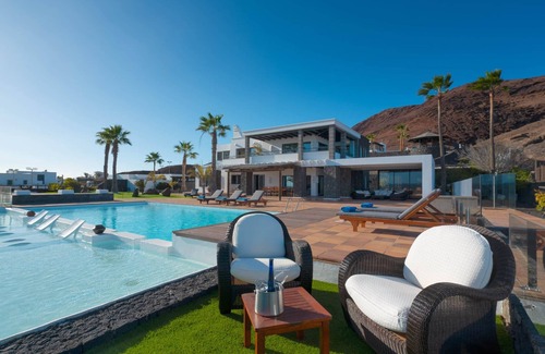Playa Blanca Villa | Villa Costa Roja with swimming pools, jacuzzi, mini golf, paddle tennis and sea and volcano views