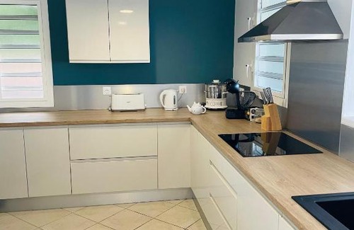 Damencourt Villa | Villa de 4 chambres avec vue sur la mer piscine privee et jardin clos a Le Moule a 1 km de la plage