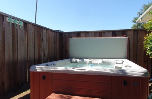 Westside Santa Cruz House | Villa De Las Palmas - Walking Distance to Santa Cruz's Best!