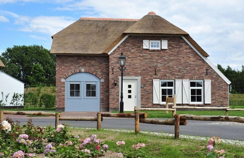 Roggel Villa | Villa de luxe with sauna, whirlpool & steam shower