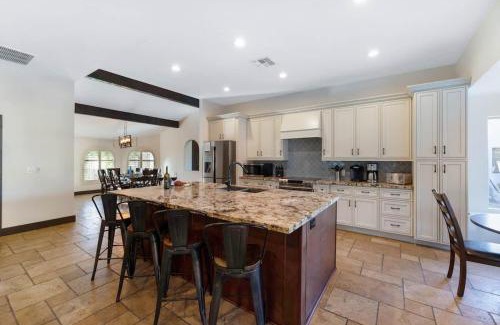 Sweetwater Street East House | Villa De Paradis
