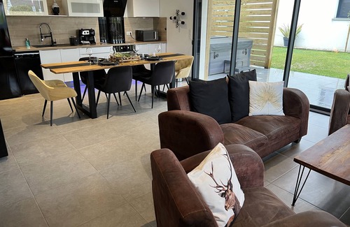 Ploufragan House | Villa de Plain-pied Avec Jacuzzi à Deux pas de la mer et du Centre Ville
