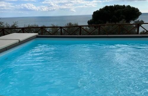 Laurito Villa | Villa De Rosa