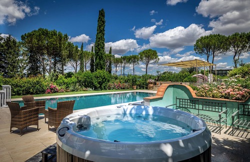 Grassina Villa | Villa Dei Pavoni - Luxury Villa on top of hills in Florence