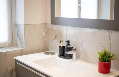 Calozzo Villa | VILLA DEI VENTI NORTH by Curtiaffitti