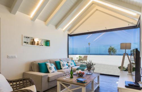 Caleta de Fuste Villa | Villa Del Mar by Villa Plus